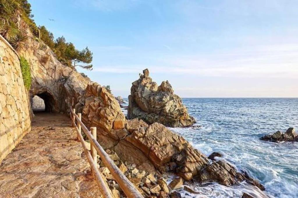 Somriu Apartament Fenals Platja โยเรตเดมาร์ ภายนอก รูปภาพ